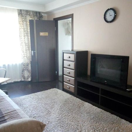 Квартира 2 Комн Рядом И-Т Амосова.Метро Олимпийская 3 Остановки Kyjev Exteriér fotografie